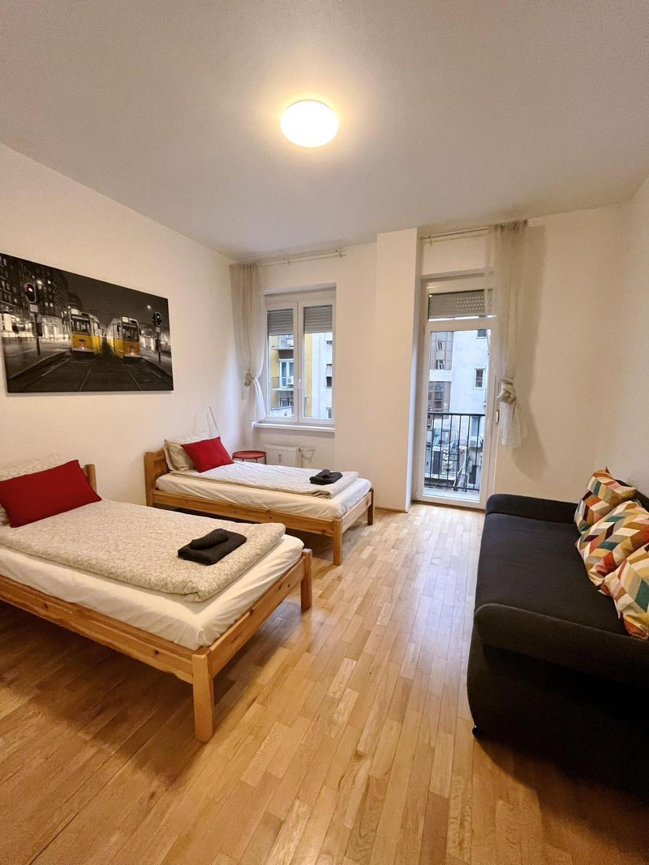 Boutique Family Apartment In The Heart Of City Budapest Exteriör bild