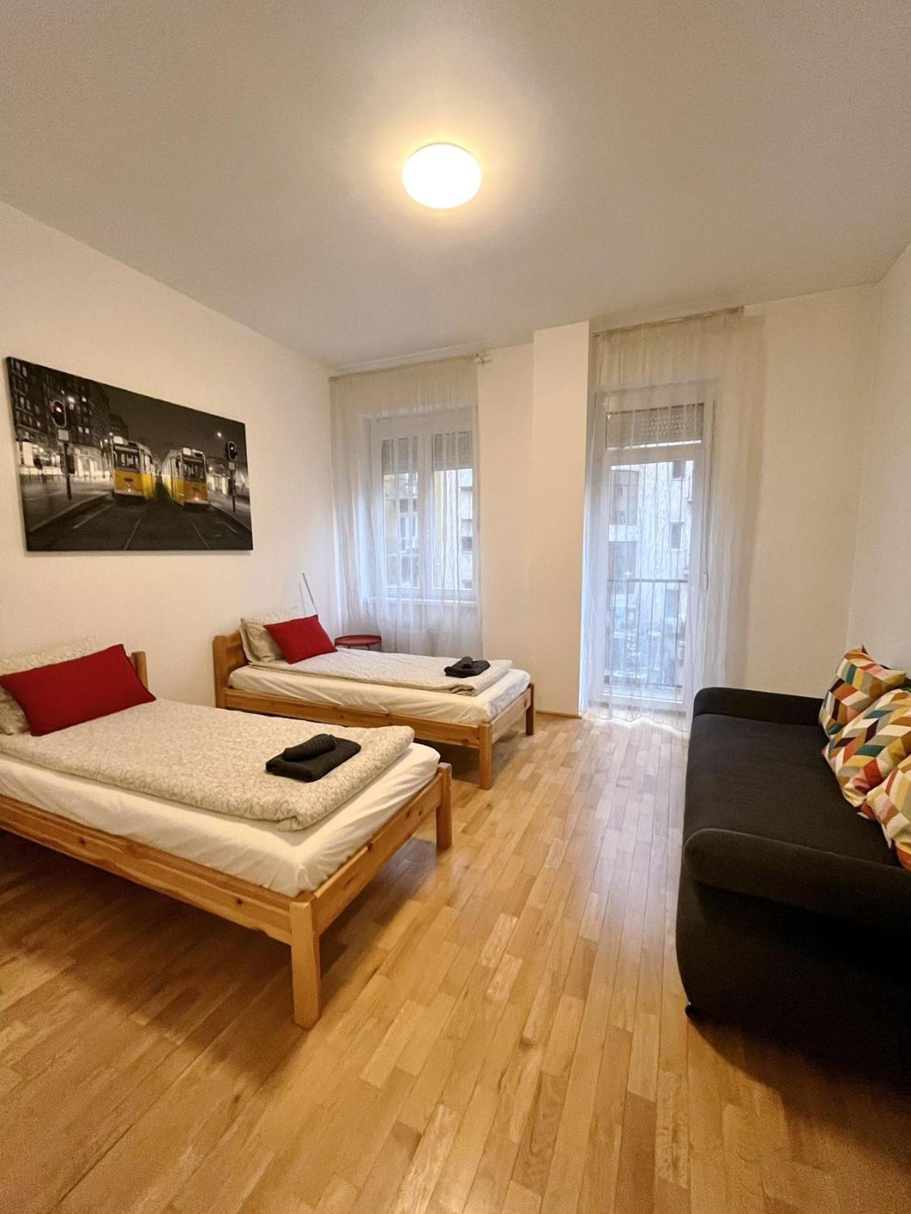 Boutique Family Apartment In The Heart Of City Budapest Exteriör bild